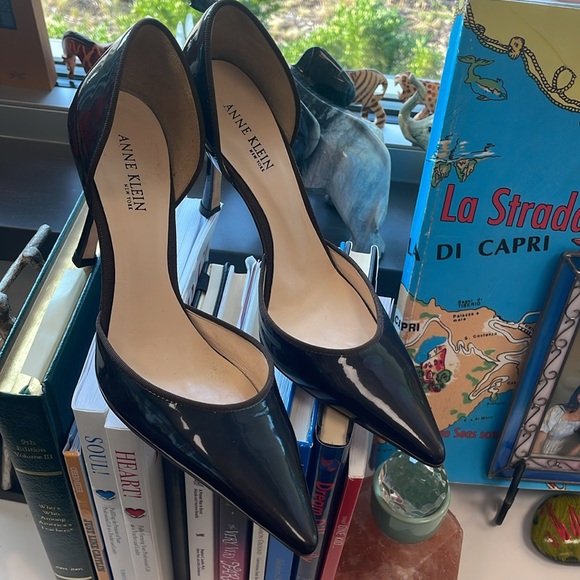 Anne Klein, 6.5, chocolate brown patent leather D’Orsay pointed toe pump, heel, - Picture 2 of 8